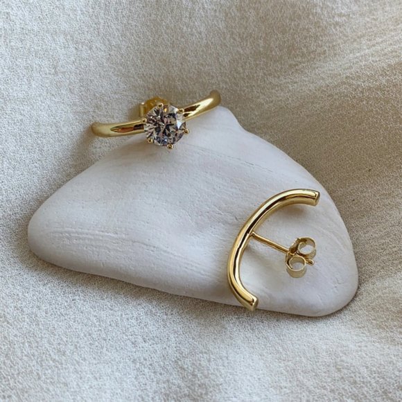 asymmetrical curved bar earrings - Picture 2 of 9